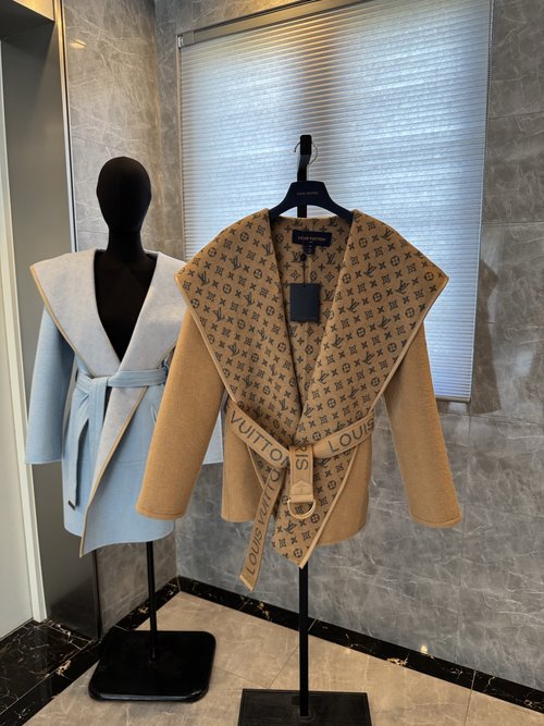 Louis Vuitton Elegant Double-Sided Silk-Wool Blend Wrap Coat