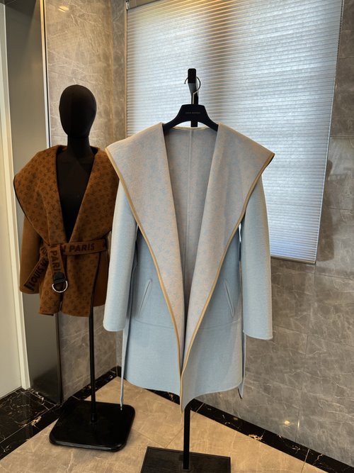 Louis Vuitton Elegant Double-Sided Wrap Coat Made of Silk-Wool Blend