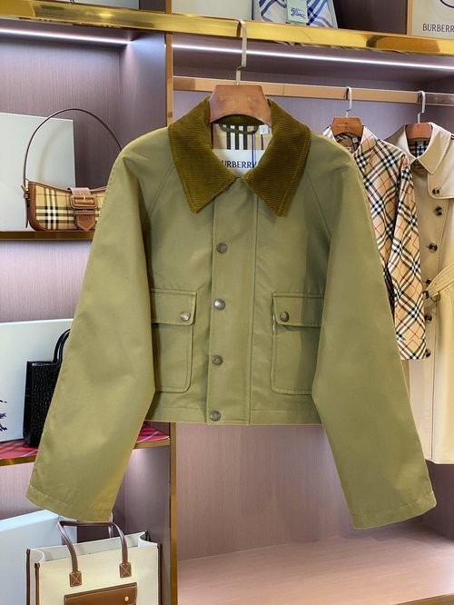 Burberry Original: Vintage Style Corduroy Collared Short Jacket in Two Colors
Optimized: Classic Corduroy Collared Jacket with Vintage Appeal, Availab