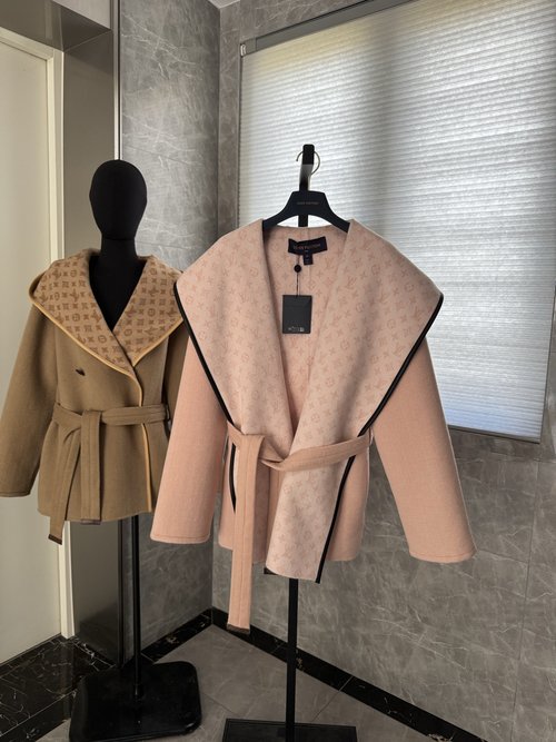 Louis Vuitton Elegant Double-Sided Silk-Wool Blend Wrap Coat