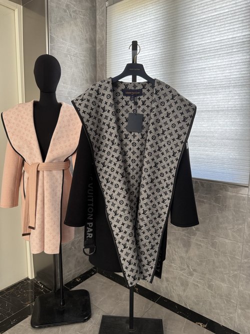 Louis Vuitton Elegant Double-Sided Wrap Coat of Silk-Wool Blend