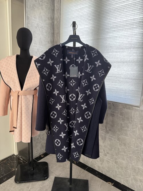 Louis Vuitton Elegant Double-Sided Silk-Wool Blend Wrap Coat