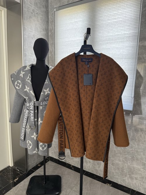Louis Vuitton Elegant Double-Sided Silk and Wool Blend Wrap Coat