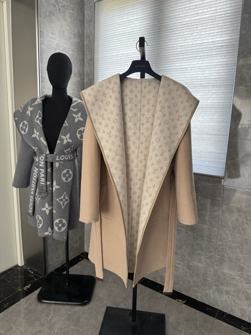 Louis Vuitton Elegant Double-Sided Silk-Wool Blend Wrap Coat