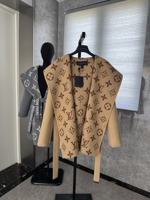 Louis Vuitton Elegant Double-Sided Silk and Wool Blend Wrap Coat