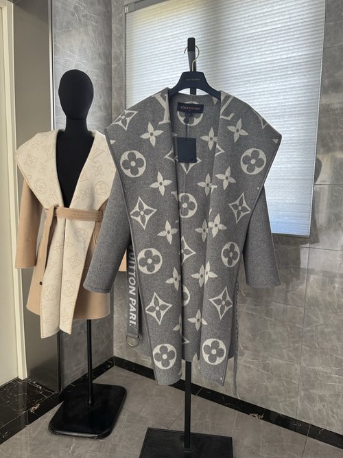 Louis Vuitton Elegant Double-Sided Silk-Wool Blend Wrap Coat