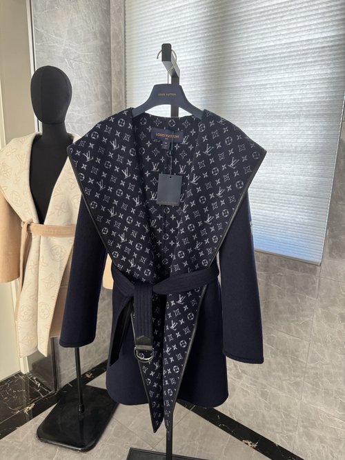 Louis Vuitton Luxury Double-sided Silk and Wool Wrap Coat