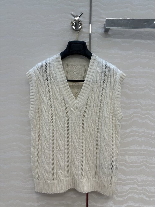 Polo Ralph Lauren Classic College-Style Sweater Vest Made of Soft Imported Yarn, Ideal for Layering
