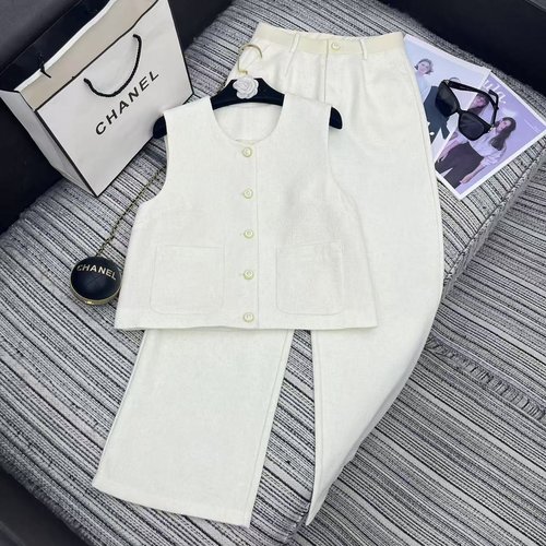 Chanel Recommended Sleeveless Vest and Straight-Leg Suit Ensemble