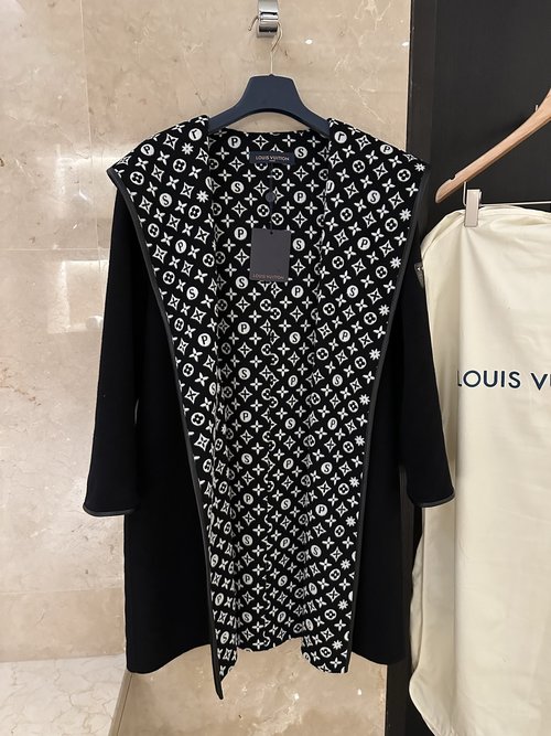 Louis Vuitton Luxurious Cashmere Coat Featuring Monogram Fabric and Sheepskin Edging