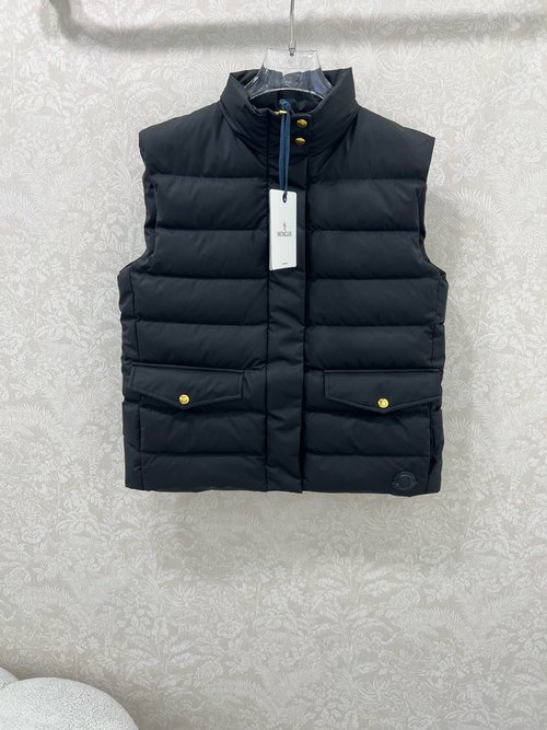 Moncler Classic 90% White Goose Down Puffer Waistcoat with Large Pocket