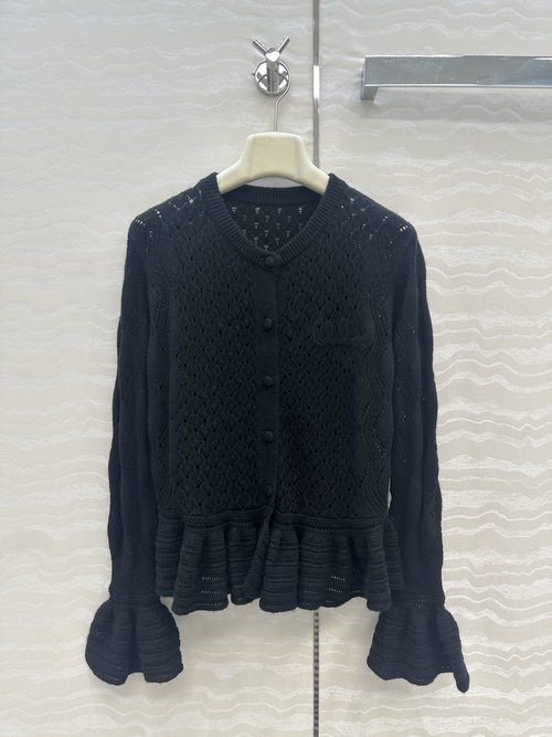 Chanel Exclusive First Release: Court-style Round-neck Cardigan, Charming