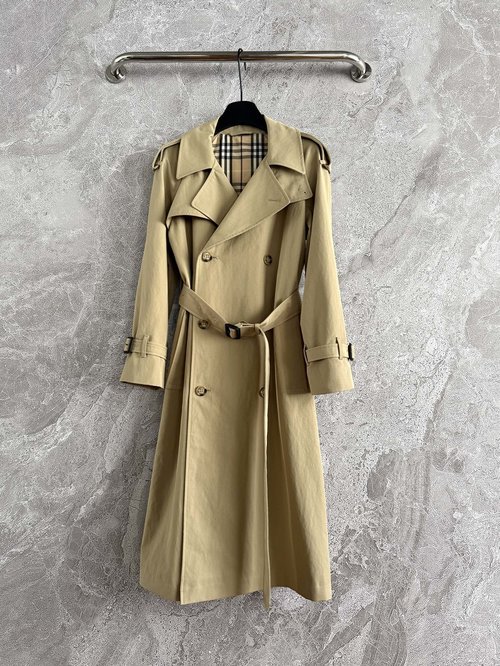 Burberry Khaki Ford Windbreaker with Checked Lining and Unique Design