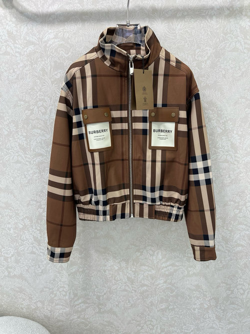 Burberry Classic Checkered Fabric Coat with 3D Cutting for Enhanced Style