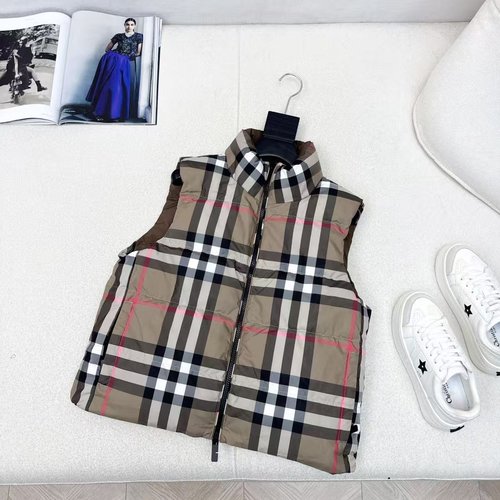 Burberry Vintage Check Double-Faced Stand-Collar Down Vest, Versatile Wear, Premium Fashion Item