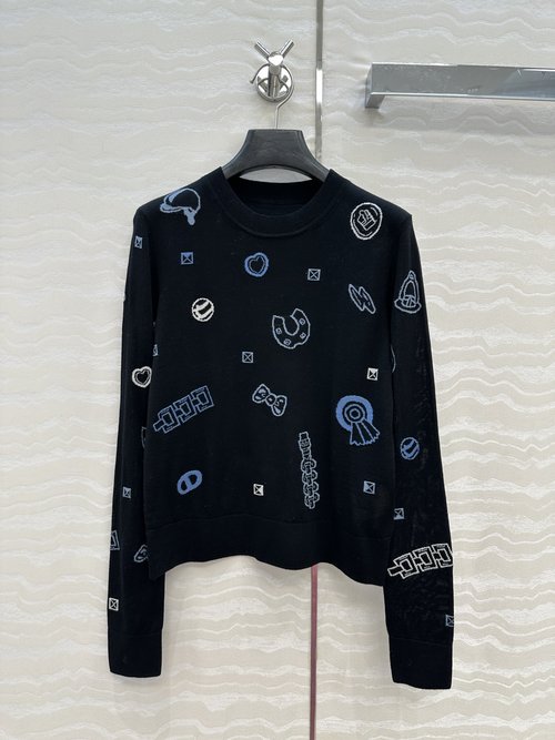 Hermes Imported Wool Jacquard Long-Sleeve Top, Stylish and Versatile