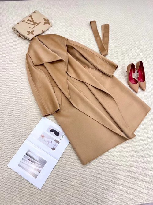 Louis Vuitton Rienza Series Oversized Collar Cashmere Coat