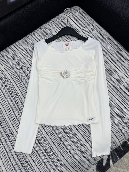 Chanel Vintage-Style Pearl-Decorated Basic Shirt with Handmade Flowers