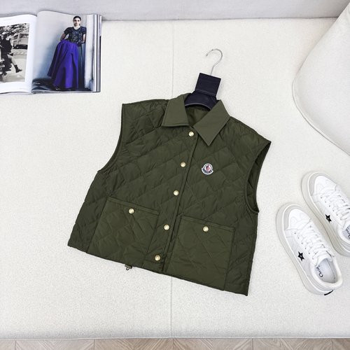 Moncler Lightweight and Warm Quilted Short Cotton Vest with Lapel and Double Pockets