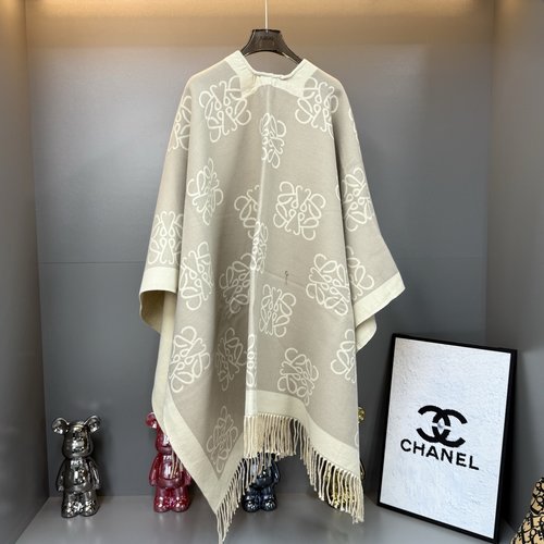 Loewe LOEWE Full-Print Logo Sheep-Embellished Wool Cape Scarf