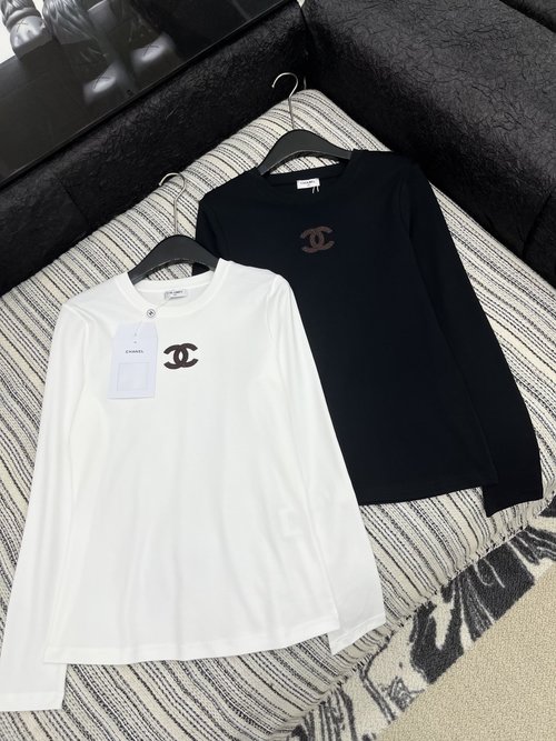 Chanel Elegant Double-C Patchwork Long-sleeve T-shirt, Slimming and Stylish