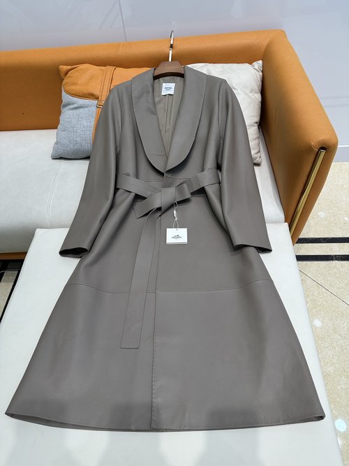 Hermes Authentic 100% Leather Apparel Boasting Supple Texture and Artisanal Craftsmanship