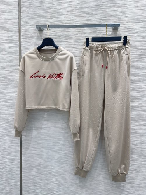 Louis Vuitton Stylish and Practical Casual Suit for Everyday Wear