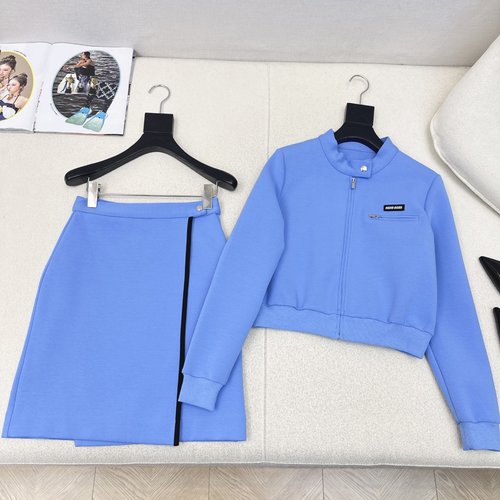 Miu Miu Stylish Logo - Decorated Casual Suit Set