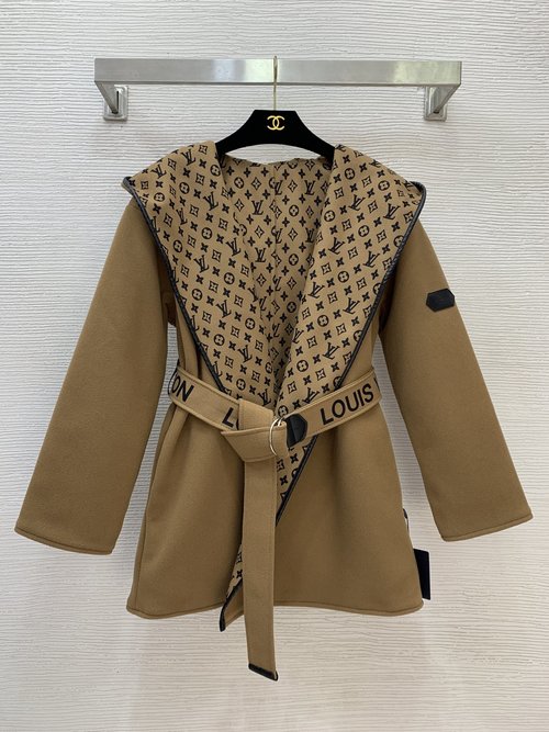 Louis Vuitton Thick Woolen Coat with Logo and Belt