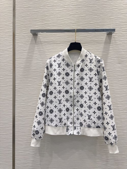 Louis Vuitton Fashionable New Coat with Exquisite Details, Comfortable and Versatile for Middle - Aged