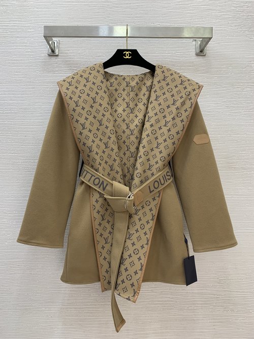 Louis Vuitton Exclusive Customized Khaki Short Woolen Coat with老花 Logo and Belt