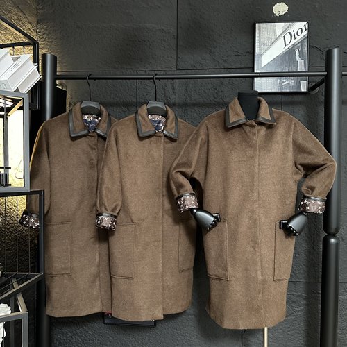 Louis Vuitton Mid-Length Patchwork Collar Cashmere Coat with Four-Leaf Clover Lining