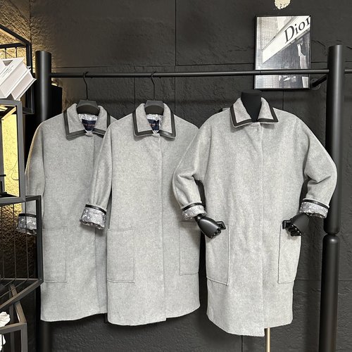 Louis Vuitton Mid-Length Patchwork Collar Cashmere Coat with Four-Leaf Clover Lining