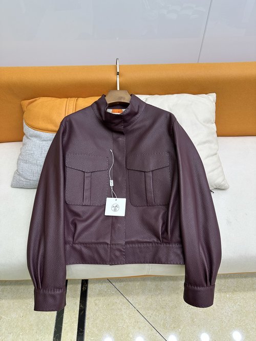 Hermes Imported 100% Leather Product with Arch Needle Stitching and Oil Edge Handiwork