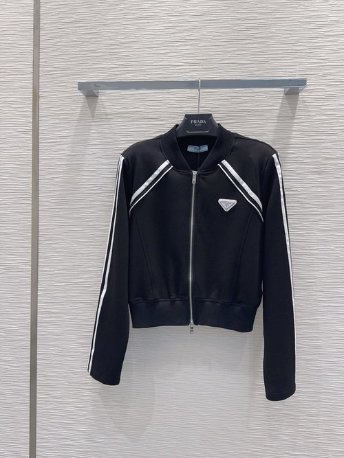 Prada Fashionable Coat with Exquisite Details and Practical Versatility