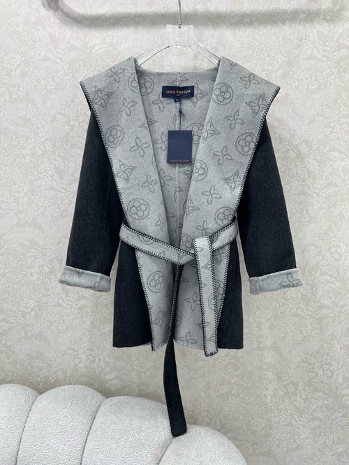 Louis Vuitton Luxurious Short Robe with Logo in High-grade Wool