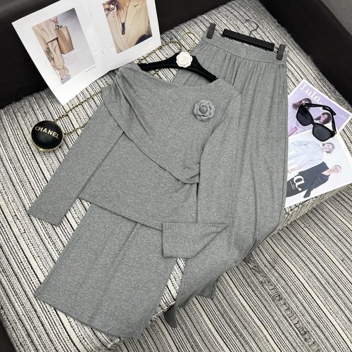 Chanel Recommended Off-the-Shoulder Top with Waist Ruffles and Wide-Leg Pants