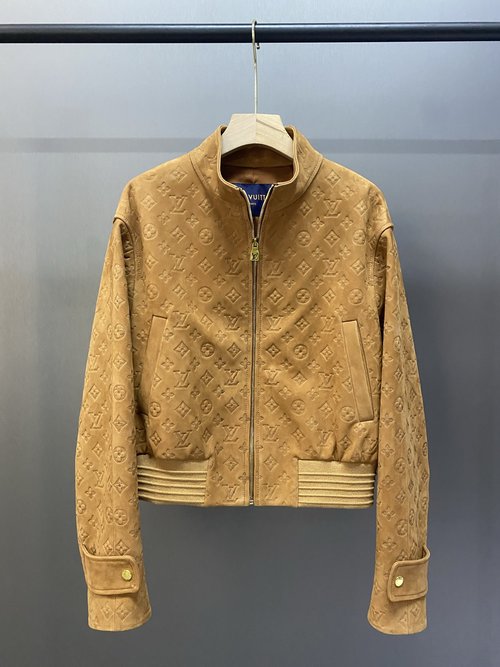 Louis Vuitton Chic Jacket Crafted from Imported Cowhide with Embossed Finish