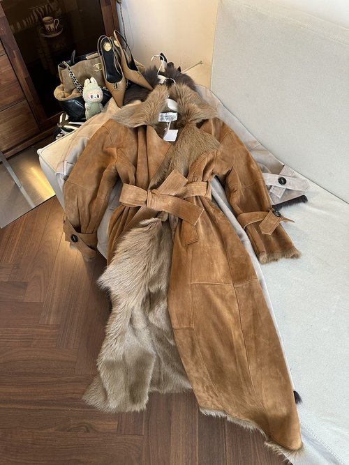 Loewe New Cashmere - Resembling Fox - Sheep Garments