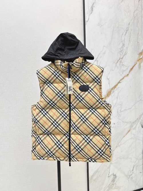 Burberry Checkered Stand Collar Down Vest, Slim and Stylish, High-Quality Down Fill