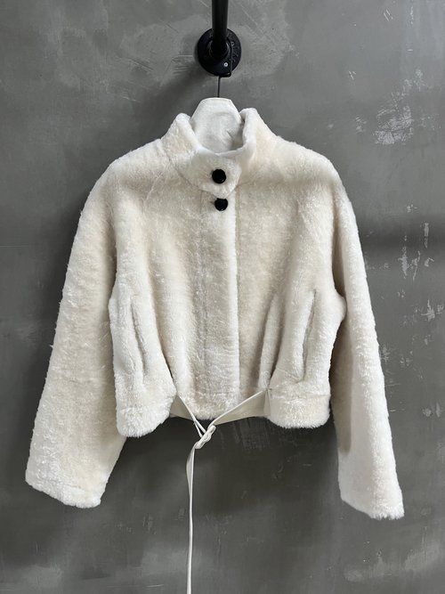 Loewe Exquisite All - in - One Fur Fashion Item with Original Design and Versatile Style