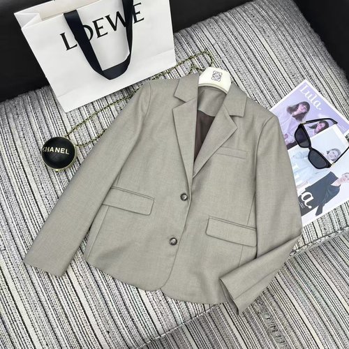 Loewe Exquisite LOE Collared Back-Pleated Blazer