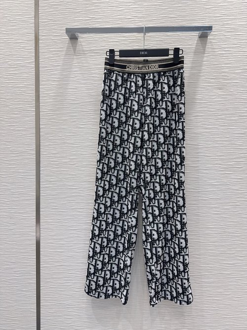 Chanel Stylish Casual Trousers in High-Quality Fabric