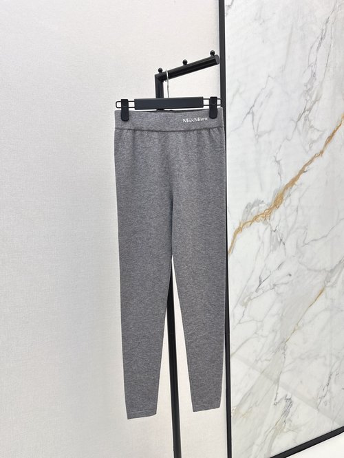 Max Mara Must - Have Knit Leggings with Logo Decoration and Comfortable Fabric