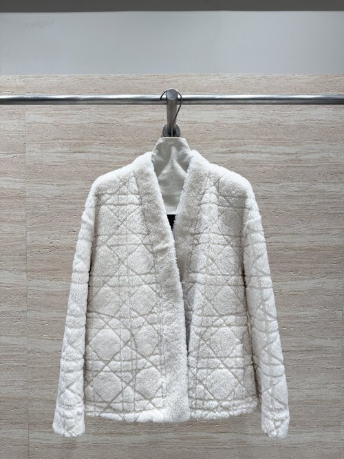 Dior Finnish Imported V-Neck A-Sleeve Soft and Stylish Fur Coat