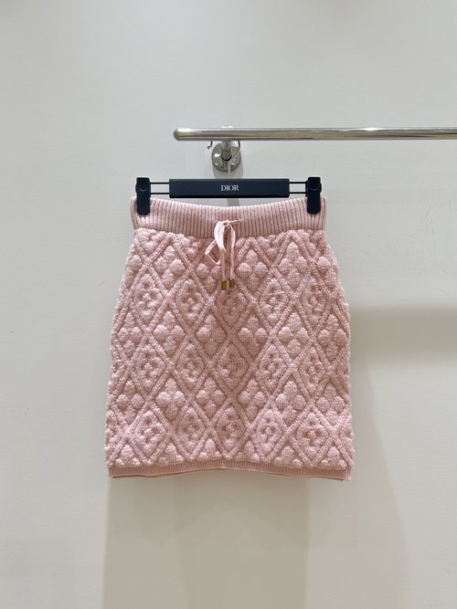 Louis Vuitton Elegant Knitted Skirt for High-Class Outfits