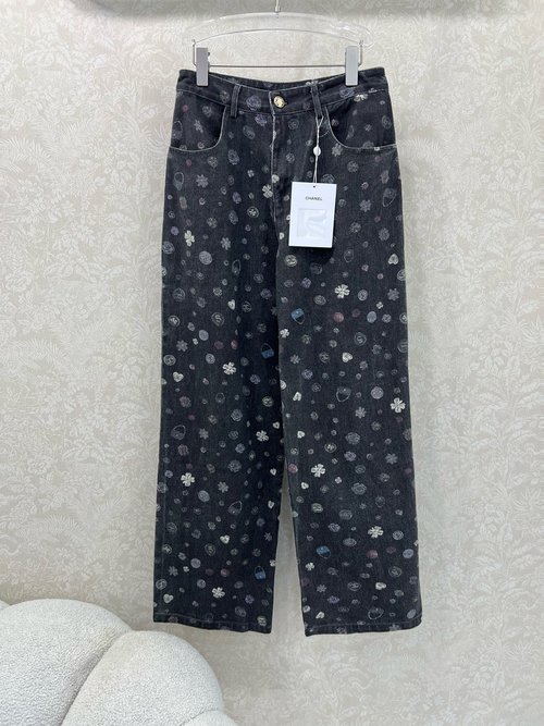 Chanel Wide-leg Laser Jeans with Brand Pattern and Stylish Design