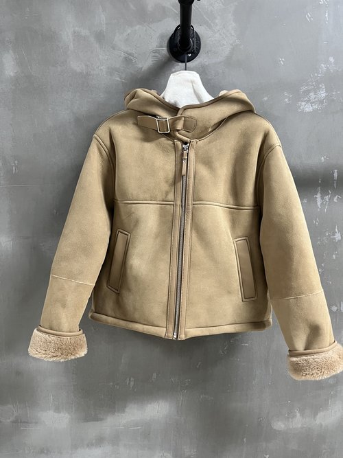 Hermes Stylish All-in-One Fur with Hooded Design