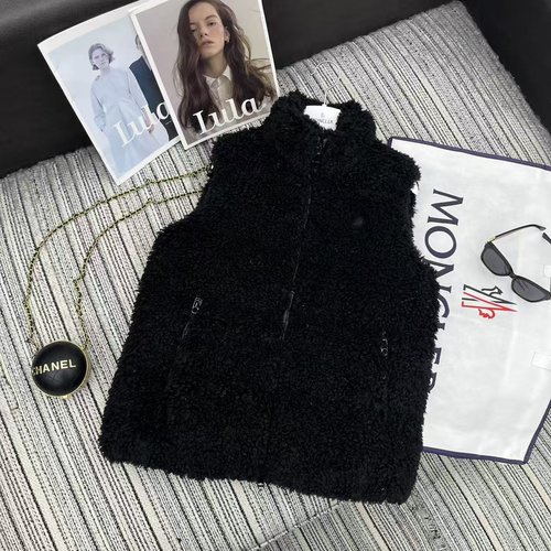 Moncler Recommended Furry Collared Down Jacket Vest with Classic Badge