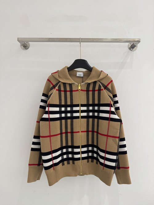 Burberry Reversible Zip-up Hoodie with Brand Logo, Versatile Elegance